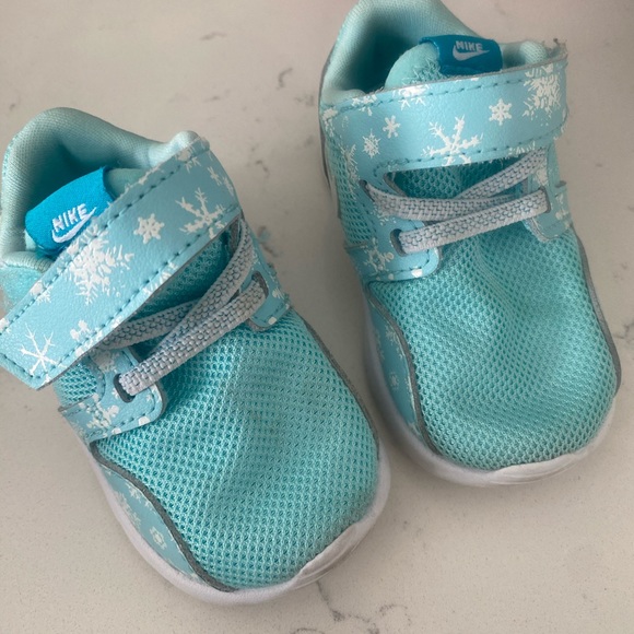 Baby Girl Nike Sneakers - Picture 2 of 2